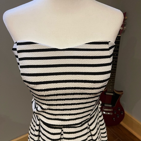 Striped dress - Picture 2 of 6